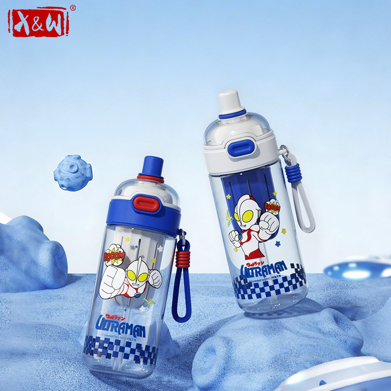 Xin Sports Equipment - แก้วน้ำคู่ลายการ์ตูนอุลตร้าแมน X&W ขนาด 600 มล. แก้วหลอดดูดสำหรับเด็ก